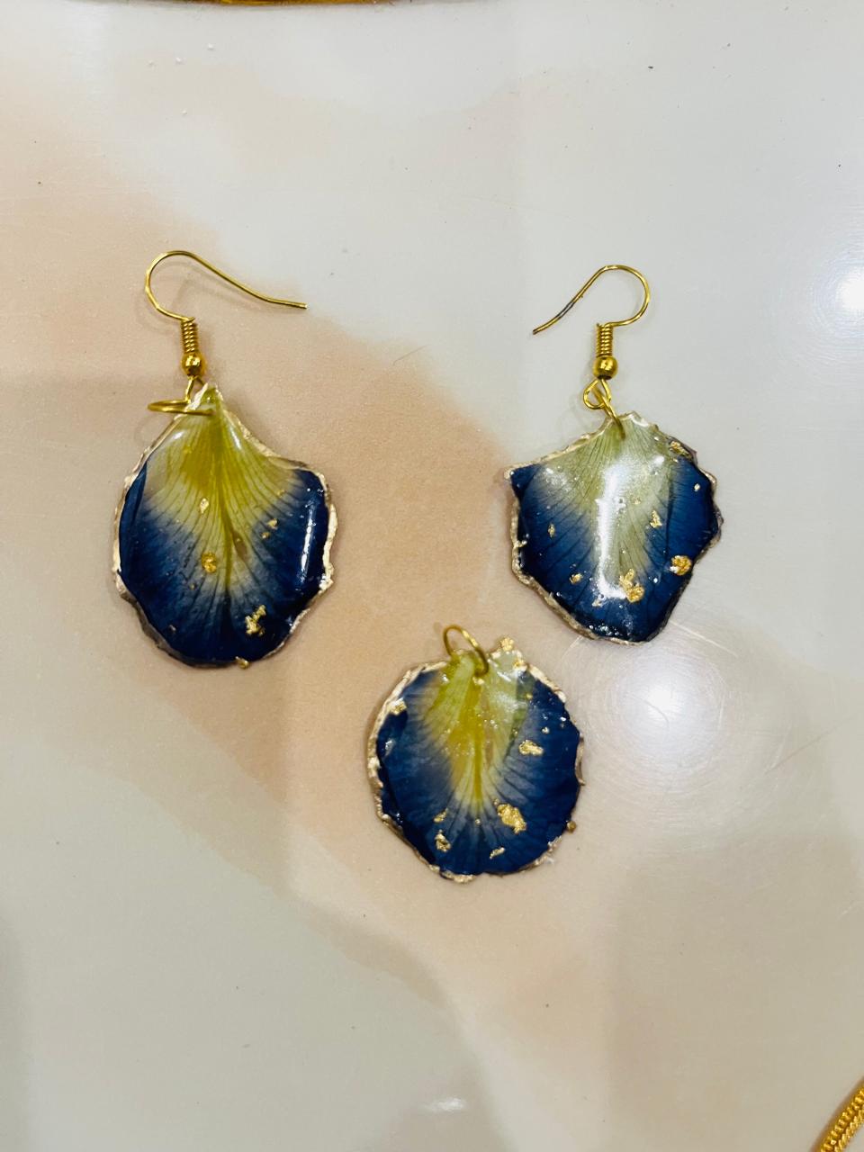 Resin Pendant with Real Flowers